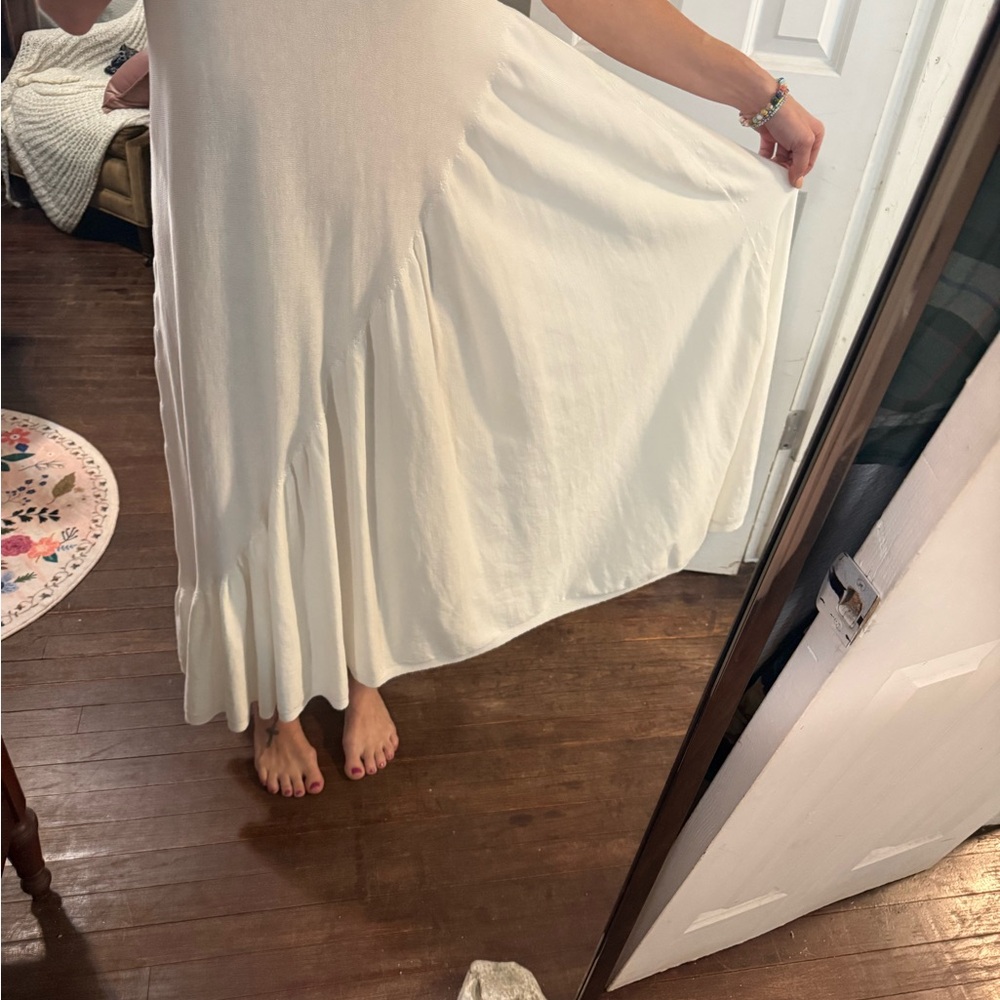 Elegant & Classy Italian White Cotton Sleeveless Maxi Dress - Picture 3 of 11